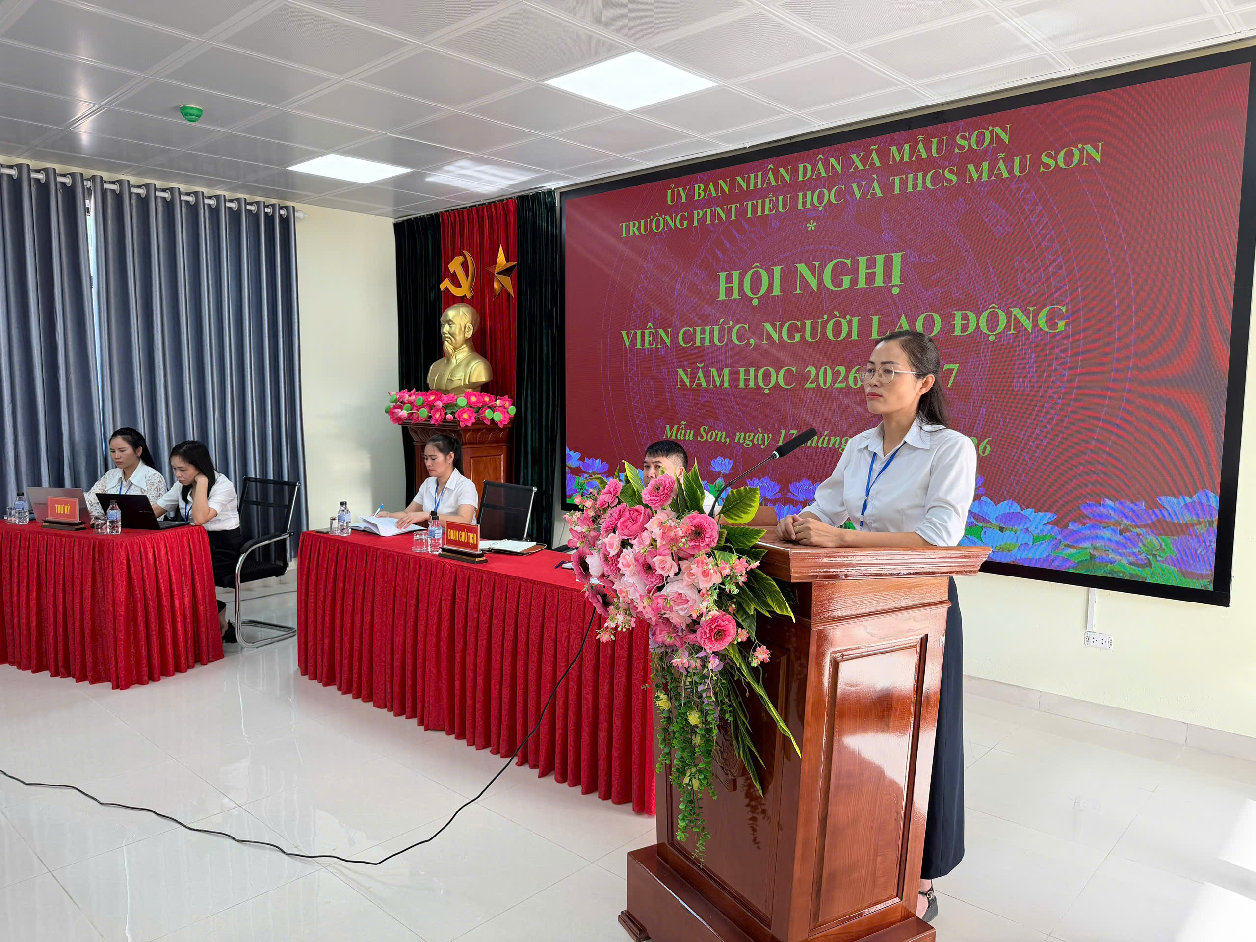 TRƯỜNG PTNT TIỂU HỌC VÀ THCS MẪU SƠN TỔ CHỨC HỘI NGHỊ VIÊN CHỨC, NGƯỜI LAO ĐỘNG NĂM HỌC 2026 – 2027